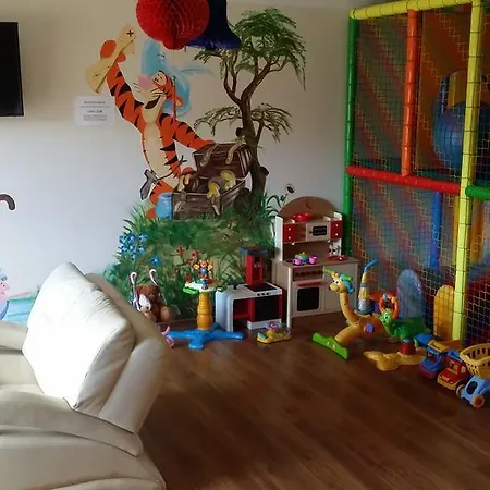 Willa Pod Debami - Sala Zabaw - Malpi Gaj - Blisko Centrum Guest house